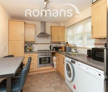 Prince Regent Place, Farnborough, GU14 - Photo 2