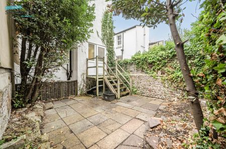 3 bedroom terraced maisonette to rent - Photo 4