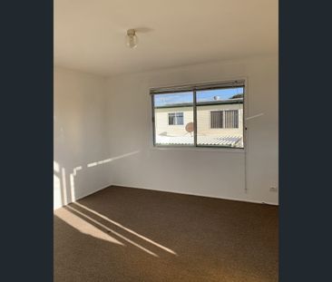 1/101 Ashmole Road, Redcliffe, Qld 4020 - Photo 6