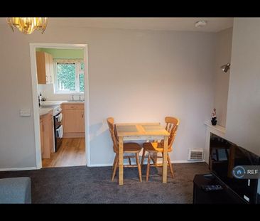 1 bedroom in a house share to rent - Photo 2