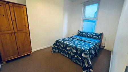 5 bedroom apartment to rent - Photo 4