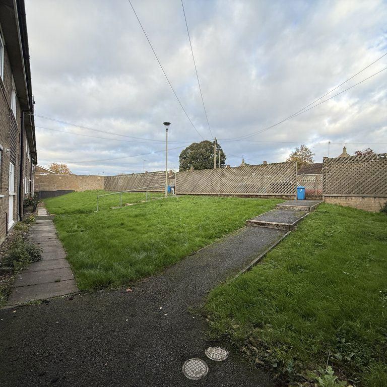 2 bedroom property to rent - Photo 1