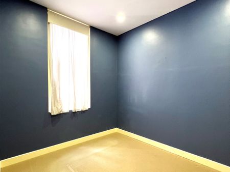 Open the Door to City-Fringe Sophistication - Photo 5