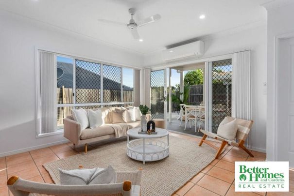 Bright, Spacious & Conveniently Located 3 Bedroom Home - Photo 1