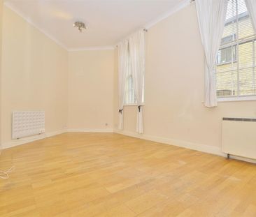 2 bedroom Flat To Let - Photo 5