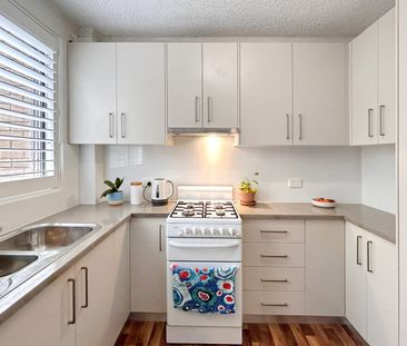 Spacious, private apartment in prime location - Photo 4