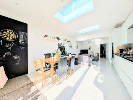 4 Bed Terraced House, Fountain Road, SW17 - Photo 2