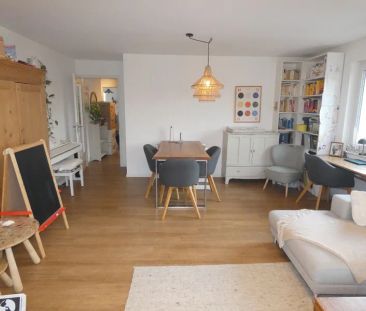 Moderne 4-Zimmer-Dachgeschoss-Wohnung mit Einbauküche und Aufzug im... - Photo 4