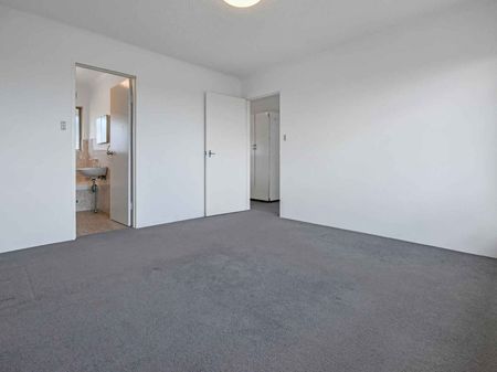 COVENIENTLY LOCATED WITH STUNNING CITY VIEWS & PARKING - Photo 5