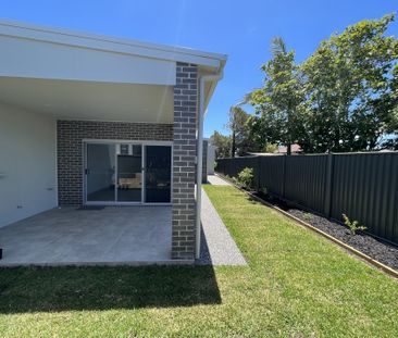 Stylish 4 Bedroom Townhouse - Photo 5