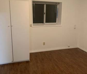 Bright clean 1 bedroom $1800 - Photo 1