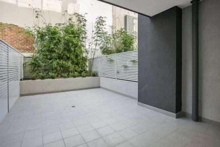 Stylish One-Bedroom + Study Modern Apartment - Photo 3