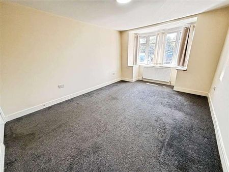 Thorney Mill Road, Iver, Buckinghamshire, SL0 - Photo 5