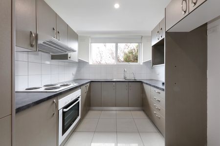 5/32 Walsh St, Ormond VIC 3204 - Apartment For Rent | Domain - Photo 2