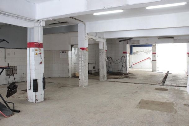 Sevilla, Andalusia 41008 - Photo 1