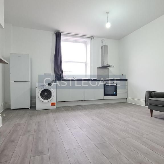 1 bedroom ground floor flat to rent - Photo 1