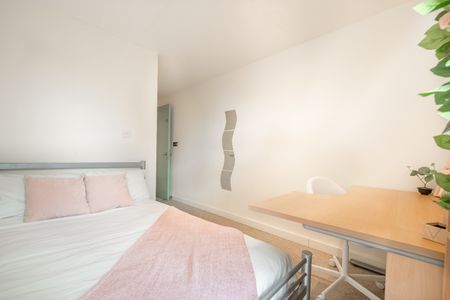 5 Bed Flat, Regent Terrace, S3 - Photo 4