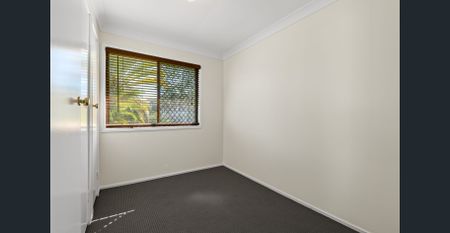 Spacious 4-Bedroom Home with Large Double Shed - Perfect for Tradesmen! - Photo 3