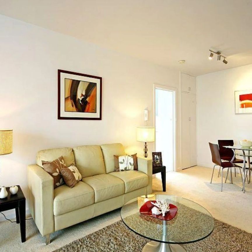 Spacious Two-bedroom Apartment - Photo 1