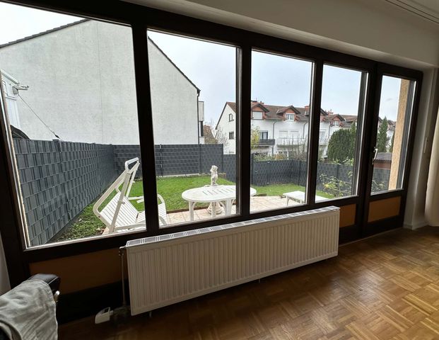 Großes Möbliertes WG Zimmer in EFH - Foto 1