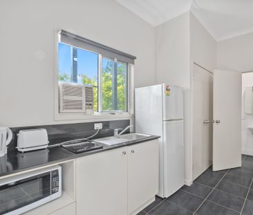 Self Contained Studios, so close to University of QLD - Photo 2