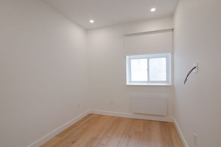 4880 Queen Mary Road - Photo 2