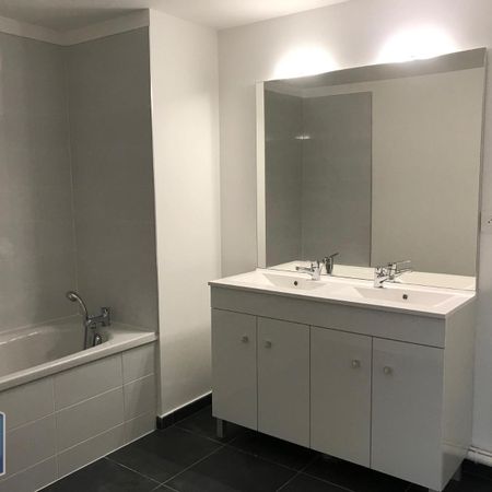 Location Appartement 3 pièces 66m² LILLE 59000 - Photo 4