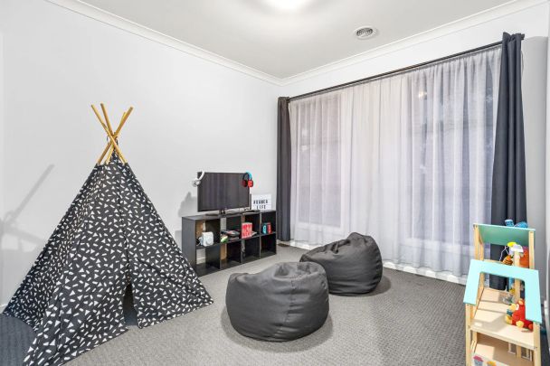 Modern Elegance in the Heart of Strathtulloh - Photo 1