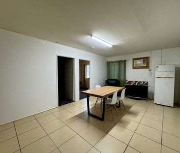 5 BEDROOMS + OFFICE + 2 LIVING SPACES… FULLY FURNISHED WITH QUALITY... - Photo 6