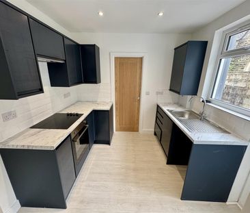 House - Semi-Detached For Rent Stepney Street, Swansea - Photo 6