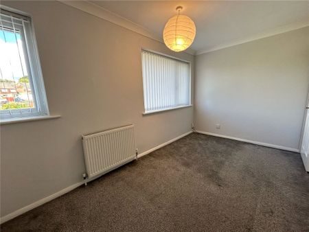 3 Bedroom House - Pine View Close, Bursledon - Photo 5