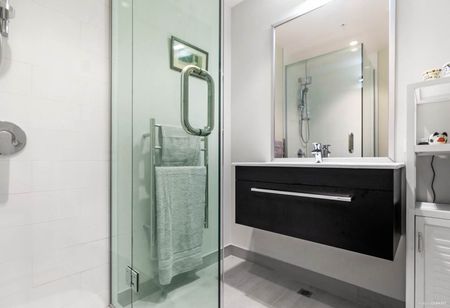 Executive Two Bed Retreat in a Sought-After Grafton Address - Photo 2