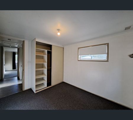 5 Acacia Place, West Albury, NSW 2640 - Photo 2