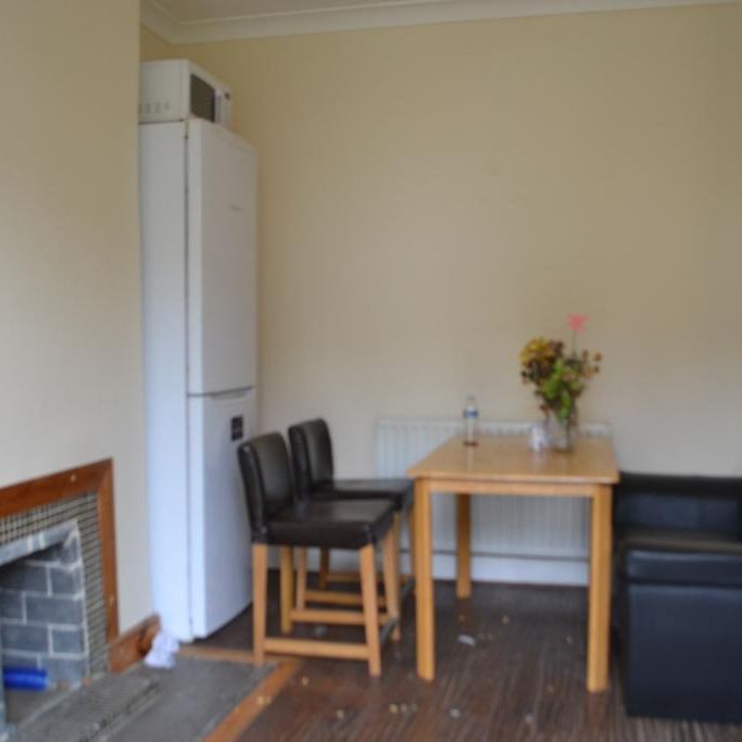 4 bedroom terraced house to rent - Photo 1