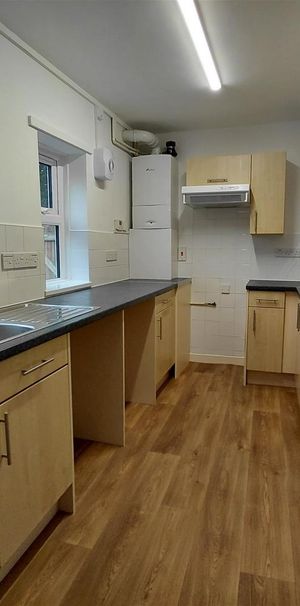 Westfield Place, Yeovil - Photo 1