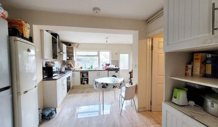 Lansbury Avenue, Edmonton, London N18 - Photo 5