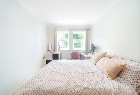 4 bedroom semi-detached house to rent - Photo 2