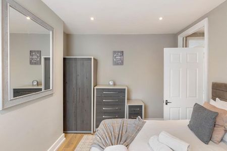 St Margarets Avenue - Photo 3