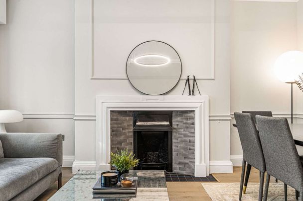 EXLCUSIVELY MANAGED BY SAVILLS, PET FRIENDLY, FURNISHED OR UNFURNISHED. Newly refurbished two bedroom house in the heart of Connaught Village - Photo 1