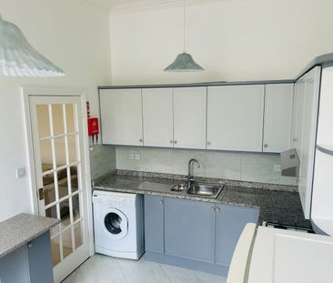 2 Bed Flat, Apsley Road, BS8 - Photo 1
