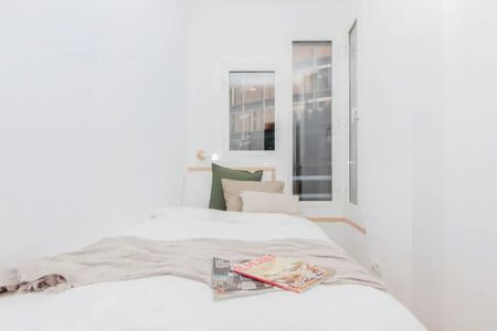 Plaça de Lesseps, Barcelona, Catalonia 08023 - Photo 2