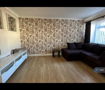 4 bedroom semi-detached house to rent - Photo 3