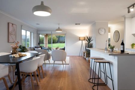 Impressive 4 bedroom, family home - Spacious & light - Photo 2