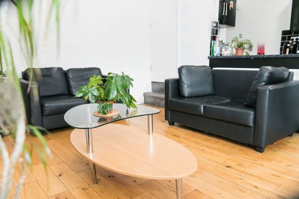 Royal Park Mount, Leeds - Photo 1