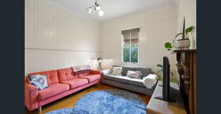 Character filled East Toowoomba Cottage waiting for you to call home! - Photo 5