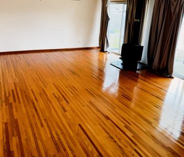 3 Bed, 1 Bath - Photo 2