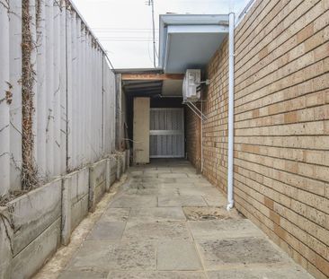 29 Southwell Crescent, Hamilton Hill, WA 6163 - Photo 2