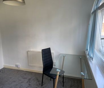 Room in a Shared Flat, Rivermead, NG2 - Photo 4