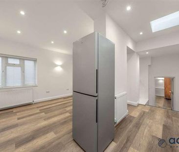 Regents Park Road, London, N3 - Photo 1