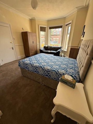 1 bedroom in a house share to rent - Photo 2